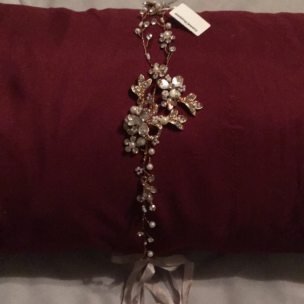 NWT Pearl and rhinestone head band